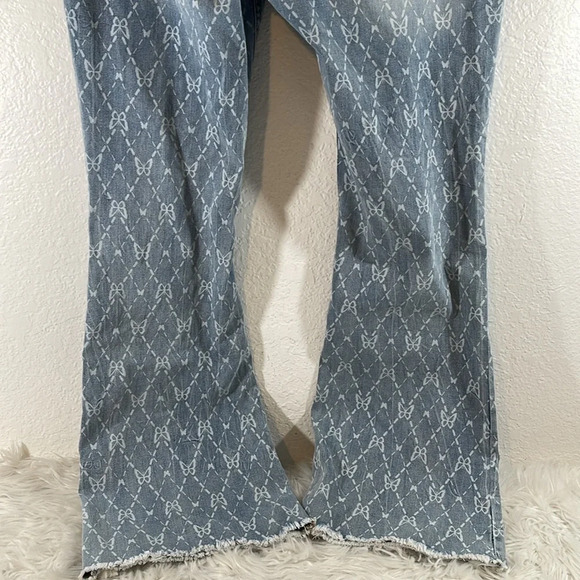 No Boundaries Butterflies Print Juniors Five Pocket Flare Jeans Size 17 NEW - Picture 9 of 14